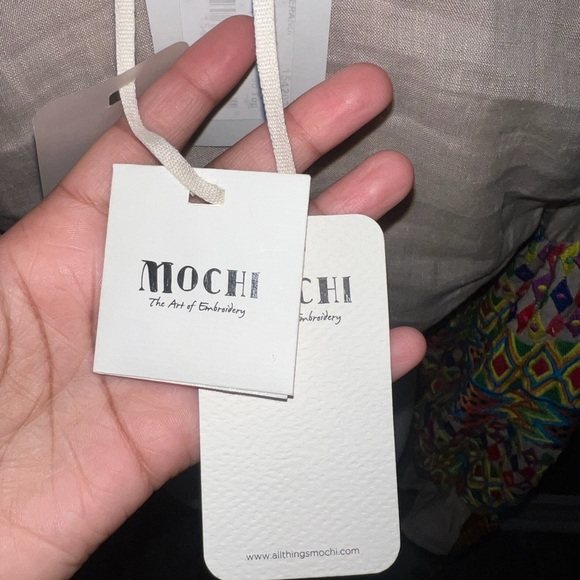 Chic Beige V-Neck Blouse with Vibrant Sleeves - Picture 4 of 6